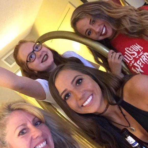 Meet your Posher, Andi - Picture 1 of 1